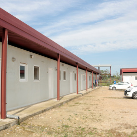 Imatge de l'alberg municipal d'Alcarràs, habilitat per si ha d'acollir temporers amb símptomes de coronavirus. SALVADOR MIRET / ACN