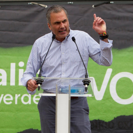 27/06/2020.- El secretario general de Vox y diputado en el Congreso, Javier Ortega Smith, participa este sábado en un mitin en la Alameda de Pontevedra de cara a los comicios en Galicia. EFE/ Salvador Sas