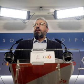 El portavoz de Ciudadanos en el Congreso, Juan Carlos Girauta, durante la rueda de prensa esta mañana en el Congreso de los Diputados, en la semana en que se debate la moción de censura contra el jefe del ejecutivo, Mariano Rajoy.-EFE/Javier Lizón