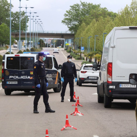 Imagen de archivo de un control de la Policía durante el estado de alarma. - EFE
