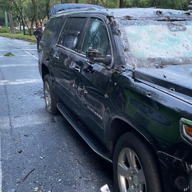 26/06/2020.- Fotografía cedida este viernes, por la Fiscalía de Ciudad de México que muestra una vista del coche y el lugar donde se atentó contra el jefe de Seguridad de la Ciudad de México, Omar García Harfuch, en Ciudad de México (México)