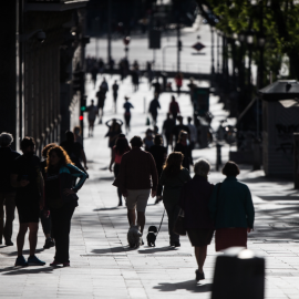 Congestión de personas caminando por las calles de Madrid en el segundo día de desconfinamiento. Europa Press / Joaquin Corchero