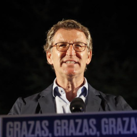 El presidente de la Xunta, Alberto Núñez Feijóo, tras revalidar su cuarta mayoría absoluta, esta noche en un hotel de Santiago de Compostela. EFE/Lavandeira jr