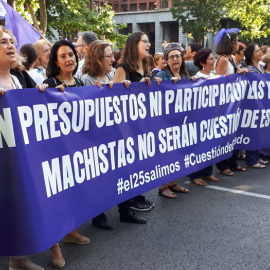 Cabecera de la manifestación celebrada este jueves en Madrid contra la violencia machista bajo el lema "sin presupuestos ni participación las violencias machistas no serán cuestión de estado"