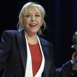 Rosa Mará Sardà al recibir uno de sus dos premios Goya como mejor actriz de reparto.