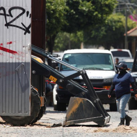 La Fiscalía General del occidental estado mexicano de Jalisco encontró al menos 75 bolsas con restos humanos en fosas halladas en los municipios de Zapopan y Tlaquepaque, informó este sábado el fiscal Gerardo Octavio Solís. EFE/ Francisco Guasco