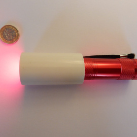 Linterna de luz led roja utilizada en el experimento / UCL