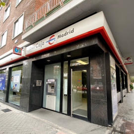 Exterior de una oficina de IberCaja en Madrid. E.P./Eduardo Parra