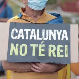 Cartel "Catalunya no te rei" / Twitter Omnium Cultural