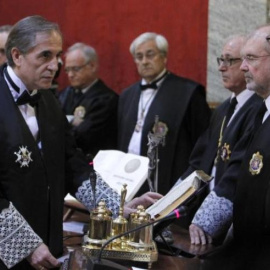 Antonio-Fonseca Herrero (i) durante una sesión en la  Sala de lo Social del Tribunal Supremo /Tinta Amarilla