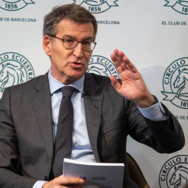  El presidente del Partido Popular, Alberto Núñez Feijóo, interviene en un coloquio, a 26 de enero de 2023, en Barcelona.- EP