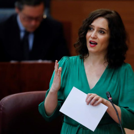 La presidenta regional, Isabel Díaz Ayuso, durante su intervención en el pleno de la Asamblea que reanuda este viernes en una de la sesión reducida la sesión telemática del jueves, suspendida por problemas técnicos. EFE/Chema Moya POOL