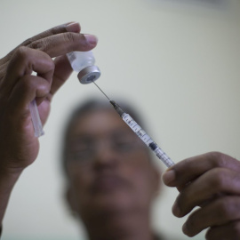 La tramoya - La Covid-19 y la propiedad de las vacunas y medicamentos