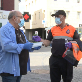 Cruz Roja y Protección Civil reparten mascarillas en Mérida