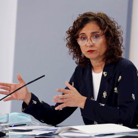 La ministra de Hacienda y portavoz del Gobierno, María Jesús Montero, ofrece una rueda de prensa tras el Consejo de Ministros extraordinario. - EFE