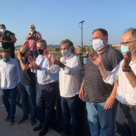 Josep Rull, Raül Romeva, Joaquim Forn, Jordi Cuixart, Oriol Junqueras i Josep Rull davant de Lledoners. Òmnium Cultural.