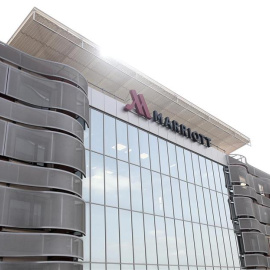 Fachada del Hotel Marriott Auditorium, en el kilómetro 12 de la A-2, que recibirá a pacientes que no necesiten tratamiento, aunque sí seguimiento. - EUROPA PRESS