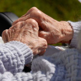 El Ministerio del Interior reconoce que un gran número de las agresiones a ancianos en el ámbito familiar no llegan a denunciarse - Archivo