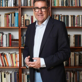 Juan Torres López,  catedrático de Economía Aplicada de la Universidad de Sevilla, analiza la crisis económica en España durante la pandemia del coronavirus. / LUIS SERRANO (DEUSTO)