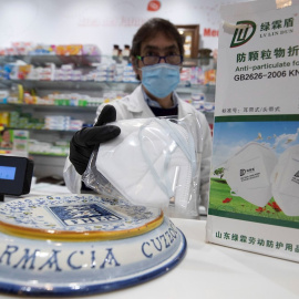 Imagen de un farmacéutico en Italia | EFE