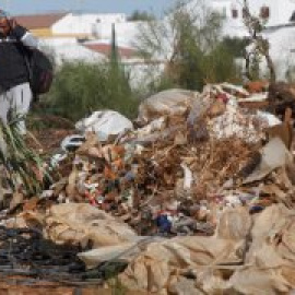 Cientos de temporeros migrantes salen a las calles de Lepe para exigir una vivienda digna