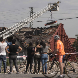 Cuatro personas fallecen en el incendio de un edificio de viviendas en el barrio bilbaíno de Zorroza. EFE/Miguel Toña