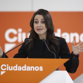 La portavoz de Ciudadanos, Inés Arrimadas, en la rueda de prensa tras la reunión de la Ejecutiva del partido. EFE/Emilio Naranjo