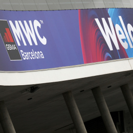 El logo del Mobile World Congress (MWC20 ) en la entrada del recinto ferial de Barcelona. REUTERS/Nacho Doce