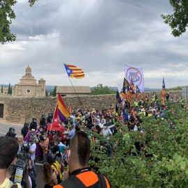 Marxa antimonàrquica a l'Espluga de Francolí que avança cap al monestir de Poblet contra la visita del rei Felip VI. @Endavant_BCamp