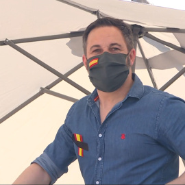 Centenares de manifestantes piden "libertad" en la caravana convocada por Vox