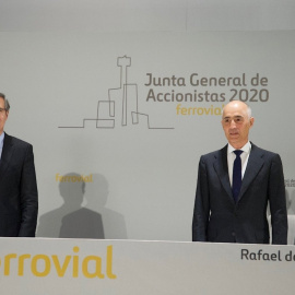 El presidente de Ferrovial, Rafael del Pino, y el consejero delegado del grupo, Ignanio Madridejos, ante la junta de accionistas del grupo, celebrada de forma telemática. E.P.
