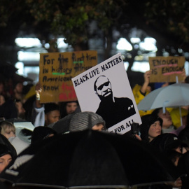 01/06/2020 - Miles de personas se suman en Nueva Zelanda a las protestas por el asesinato de George Floyd. / AFP - DAVID LINTOTT