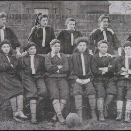 El equipo pionero del fútbol femenino, el British Ladies Football Club, en 1895, en Gran Bretaña. Foto: Wikimedia commons