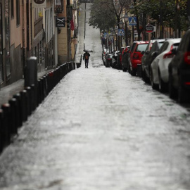 El madrileño barrio de Malasaña amanecía desierto este sábado, séptima jornada de estado de alarma para frenar la pandemia del coronavirus. EFE/Kiko Huesca