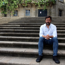 Antón Gómez Reino en la Praza da Quintana, Santiago de Compostela. Foto: Alba Tomé.