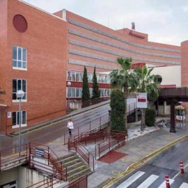 Vista del hospital Virgen de la Arrixaca, en una foto de archivo. / EFE