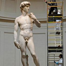  El David de Miguel Ángel, durante las labores de restauración. EFE