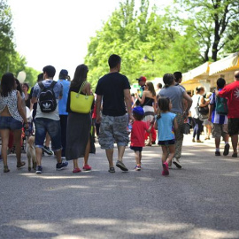 Vista general de la segunda jornada hoy de la Feria del Libro de Madrid en el Parque del Retiro. EFE/Diego Pérez Cabeza