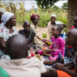 Mujeres y niñas afectadas por la crisis alimentaria en Zimbabue - MARCUS SIMAITIS /WORLD VISION