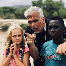 El director Toni Bestard con los actores de la película 'Pullman'.