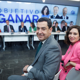  La presidenta de la Comunidad de Madrid, Isabel Díaz Ayuso, y el presidente de la Junta de Andalucía, Juanma Moreno, posan durante la Junta Directiva Nacional del PP, a 10 de abril de 2023, en Madrid (España). Eduardo Parra / Europa Press10/4/2023