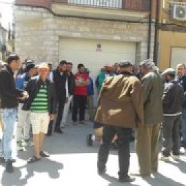 Vagues de temporers que treballen en la recollida de la fruita a les terres de Lleida