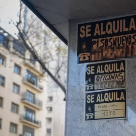 Un cartel de oferta de alquiler en un bloque de Madrid. Foto: Eduardo Parra / Europa Press