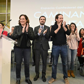 El vicepresidente segundo del Gobierno y secretario general de Podemos, Pablo Iglesias, que ha reunido este sábado en Madrid a los ministros de Unidas Podemos y a la alcaldesa de Barcelona, Ada Colau (i), en un encuentro con el que se busca visibilizar s