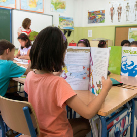 Niños y niñas en clase / EFE