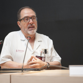 El doctor Jordi Dorca durant una conferència. Hospital de Bellvitge