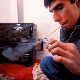 Adicto persa al opio, en la ciudad iraní de Urmia, la 'Medellín' del caballo de Oriente Medio. ÍÑIGO ÚRIZ JAURRIETA.