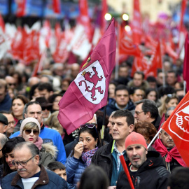 Vista de la manifestación de este domingo en León. EFE