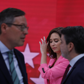  La actual presidenta de la Comunidad y candidata del PP a la reelección, Isabel Díaz Ayuso, antes del inicio del debate de cinco de los candidatos a la presidencia de la Comunidad de Madrid en Telemadrid. EFE/Juanjo Martín.