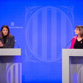 La portaveu del Govern de la Generalitat i consellera Presidència, Meritxell Budó, i la consellera de Salut, Alba Vergés. David Zorrakino / Europa Press